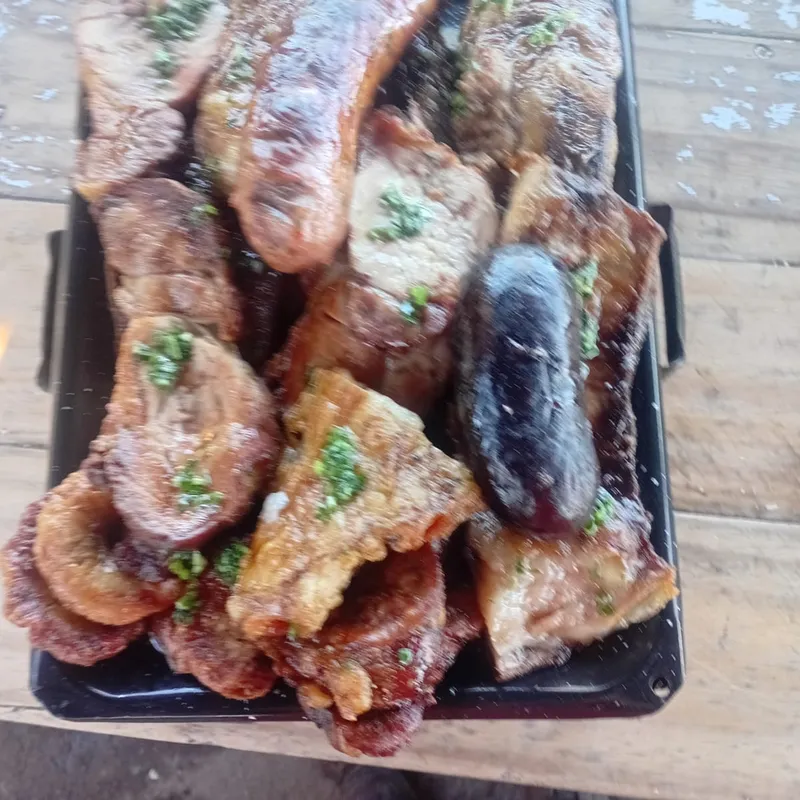 Parrillada con vacío, chorizo, morcilla y achuras